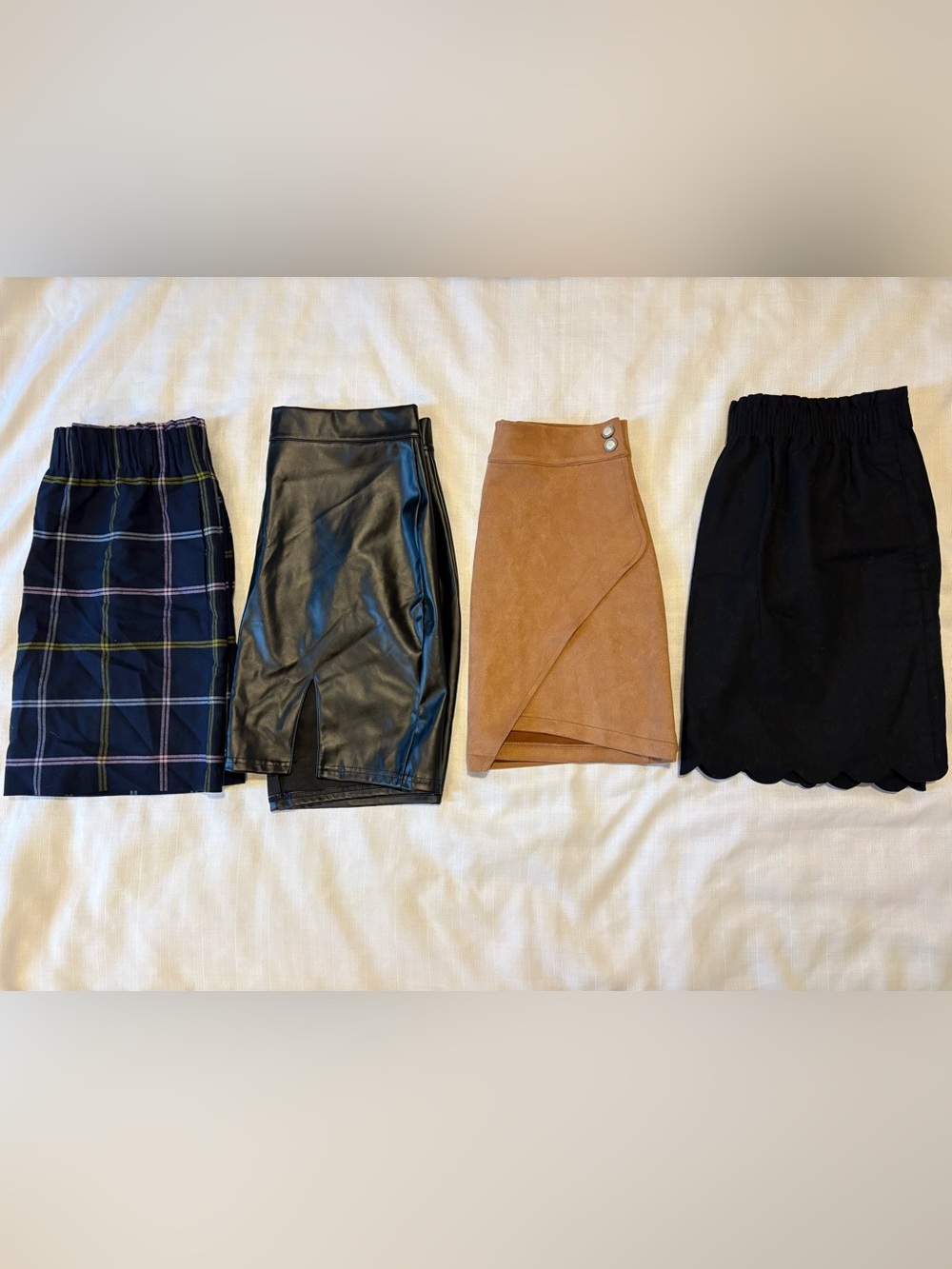 Lot of 4 skirts size large